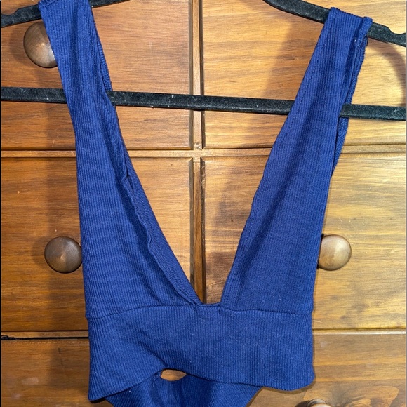 deep cut tank top - Picture 1 of 2